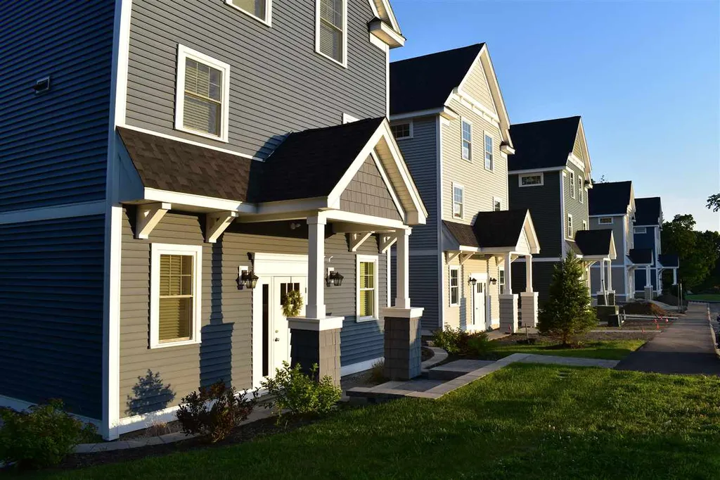 28 Landmark Hill Lane Kittery ME 03904