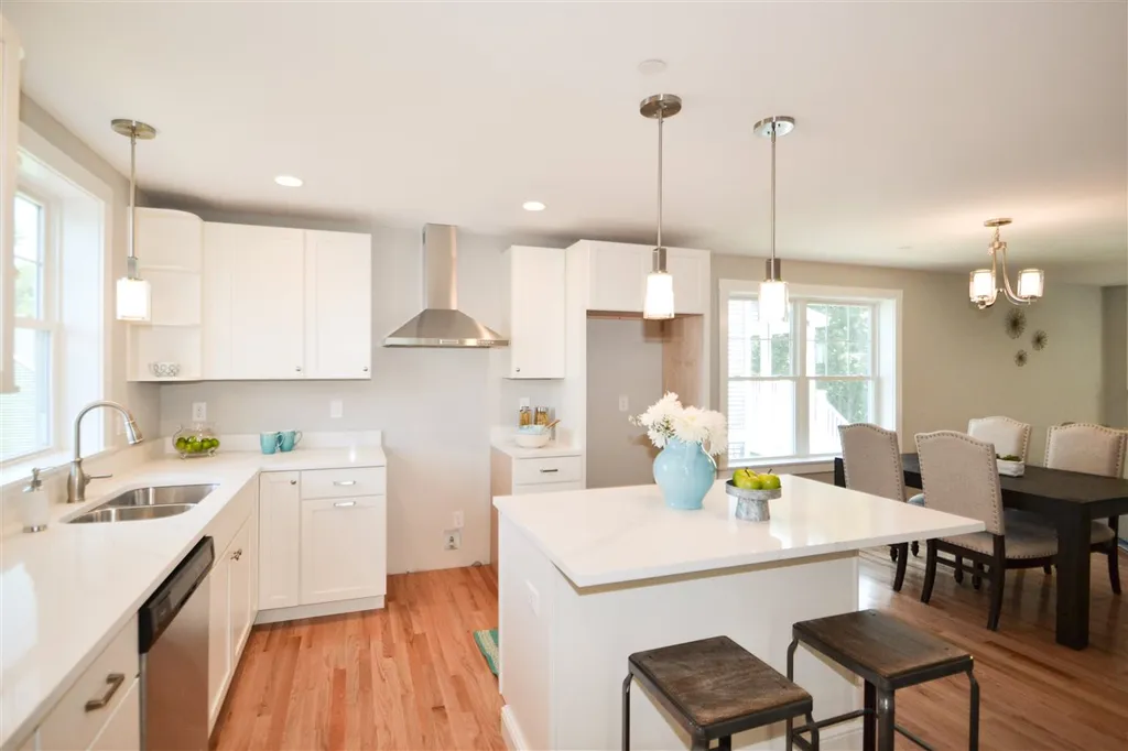 28 Landmark Hill Lane Kittery ME 03904
