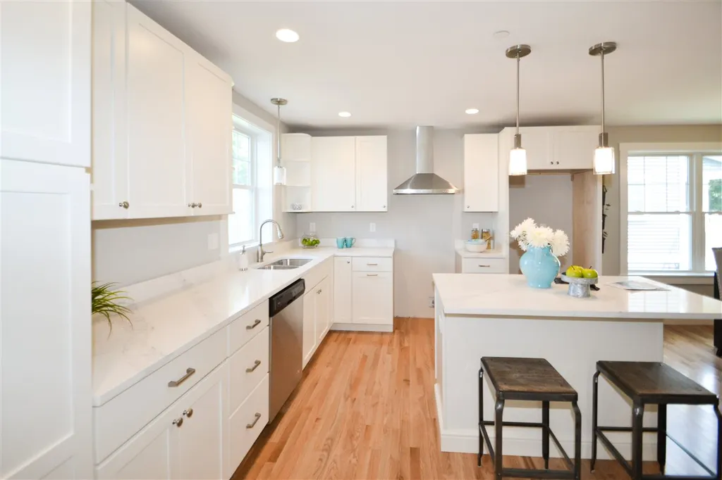 28 Landmark Hill Lane Kittery ME 03904
