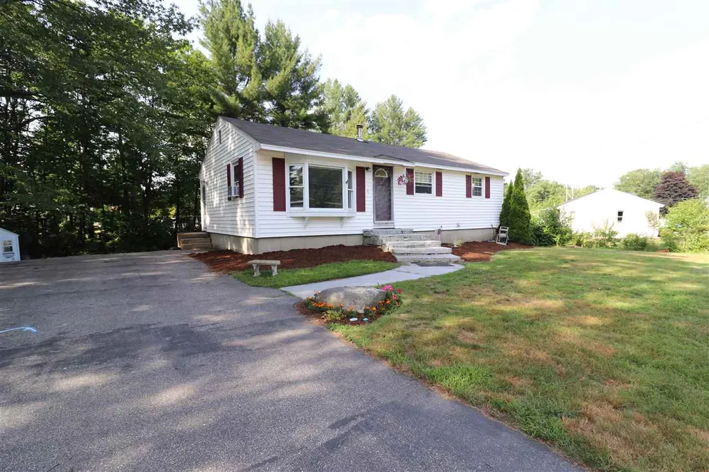 6 Palmer Road Goffstown NH 03045