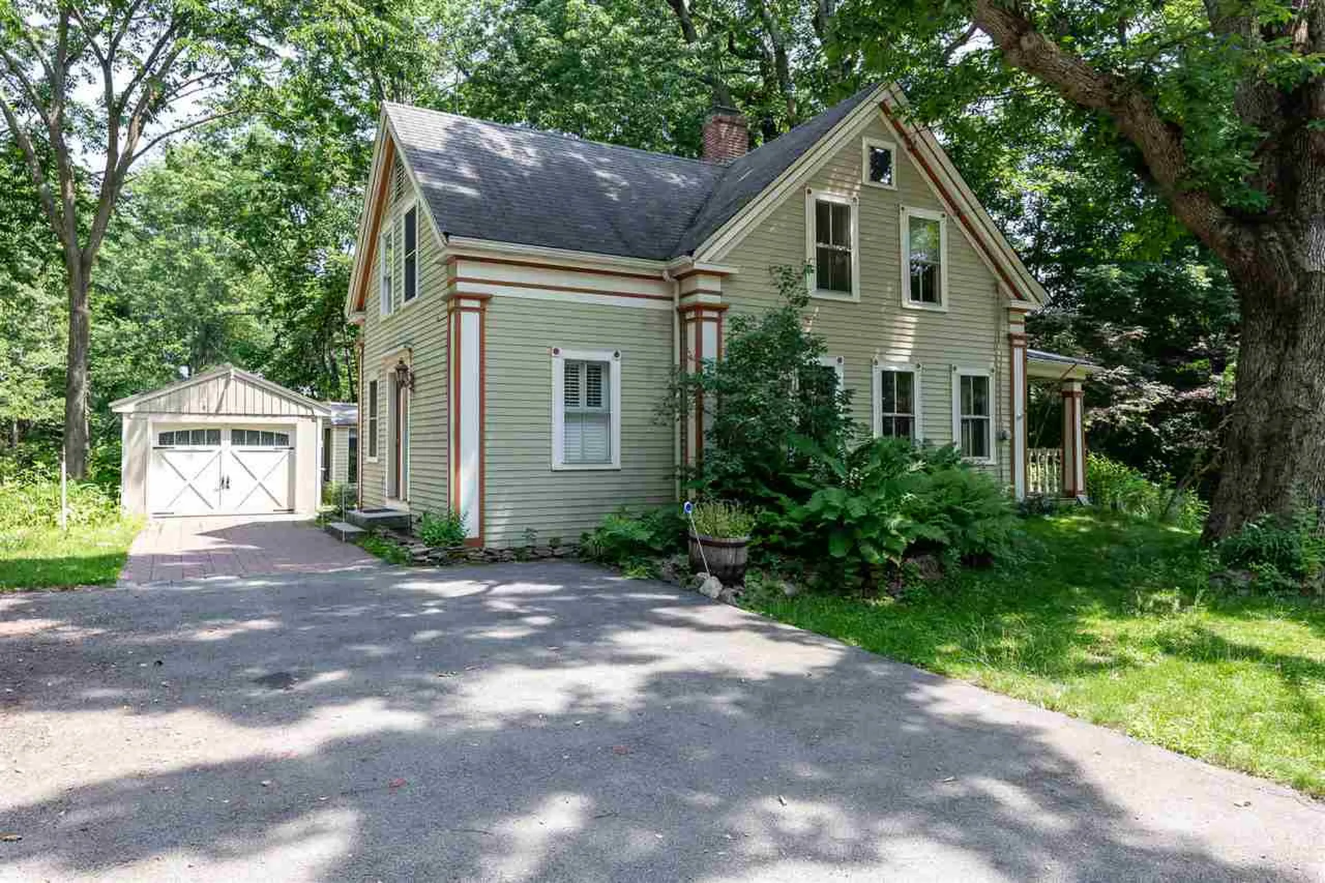 10 South Road South Hampton NH 03827