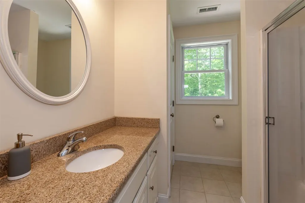 276 Littleworth Road Madbury NH 03823