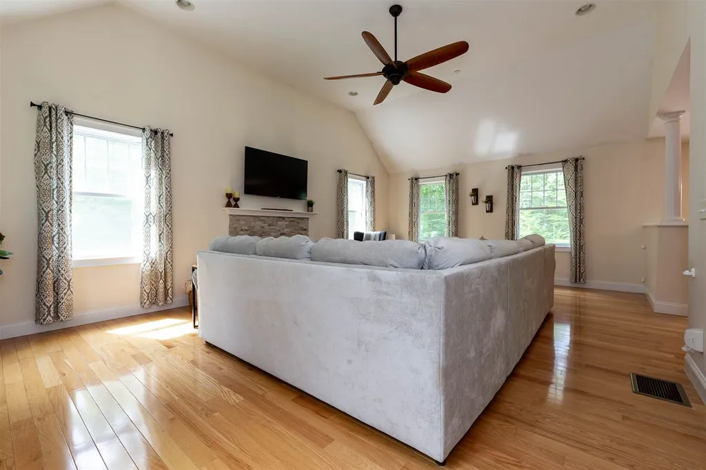276 Littleworth Road Madbury NH 03823