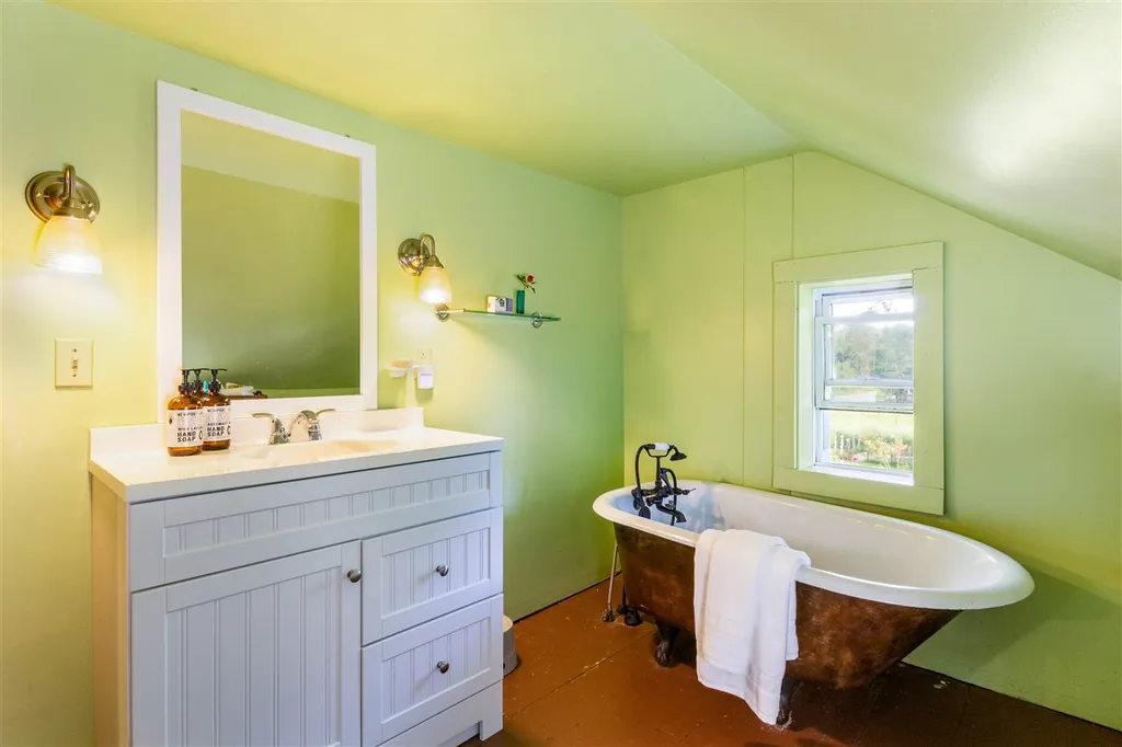 1971 Hillview Road Richmond VT 05477
