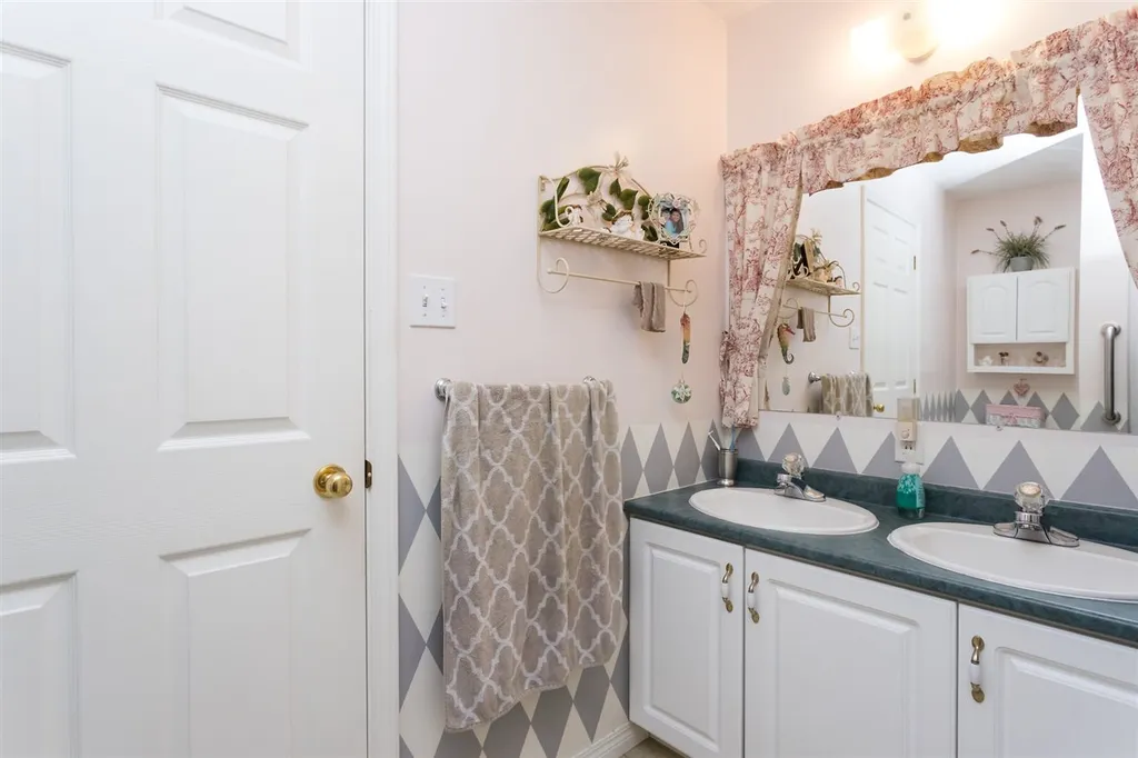 41 Gile Way Lebanon ME 04027