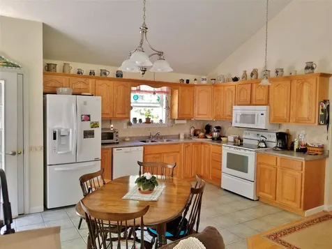 13 Bishops Gate Road Wolfeboro NH 03894