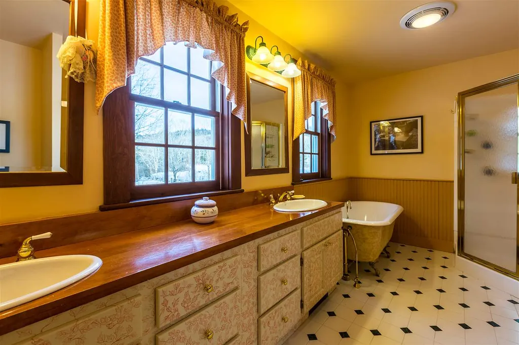 1502 Popple Dungeon Road Chester VT 05143