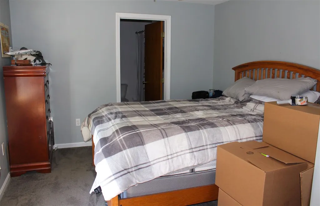 881/2 Bowers Street Nashua NH 03060