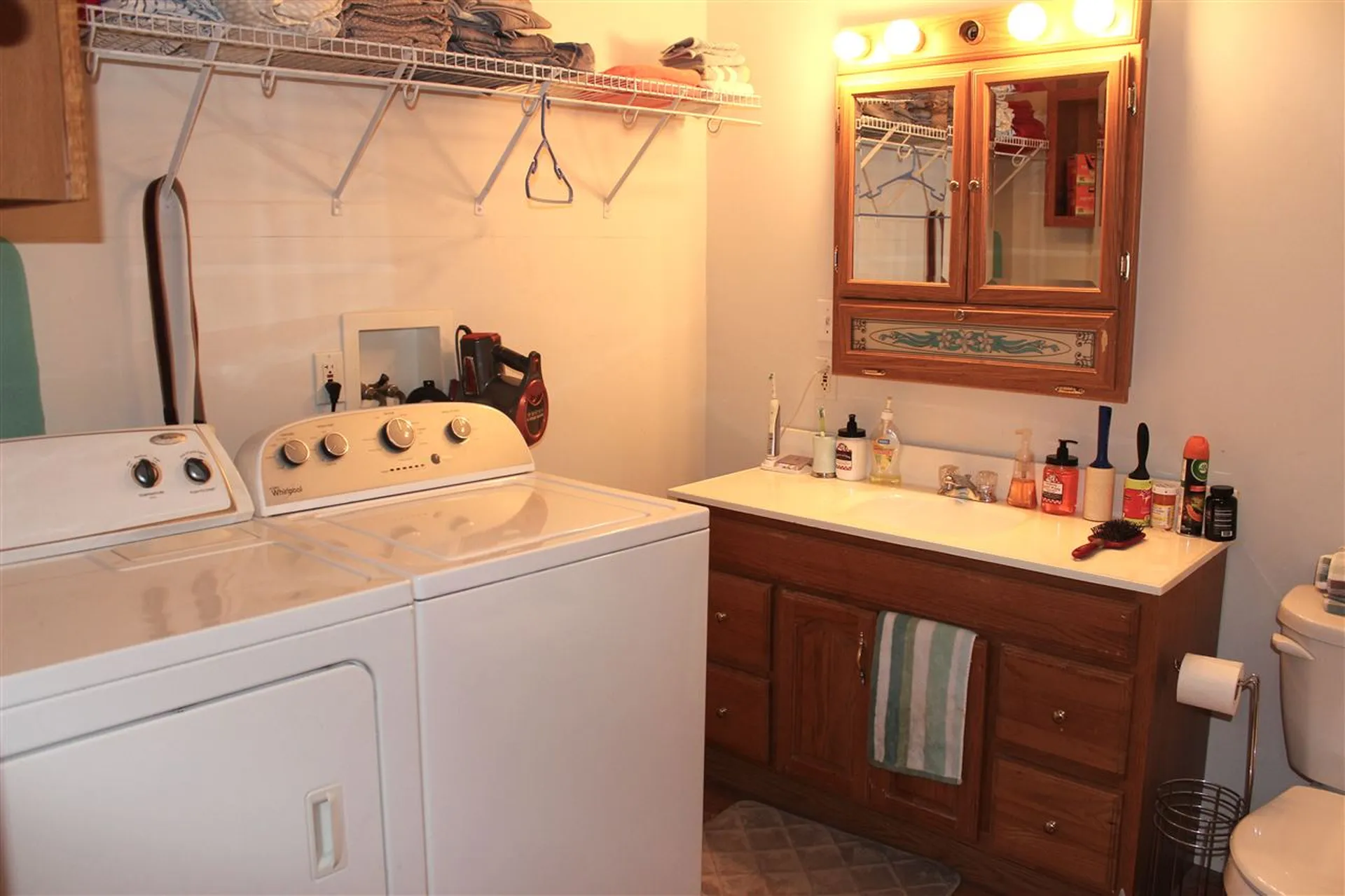 881/2 Bowers Street Nashua NH 03060