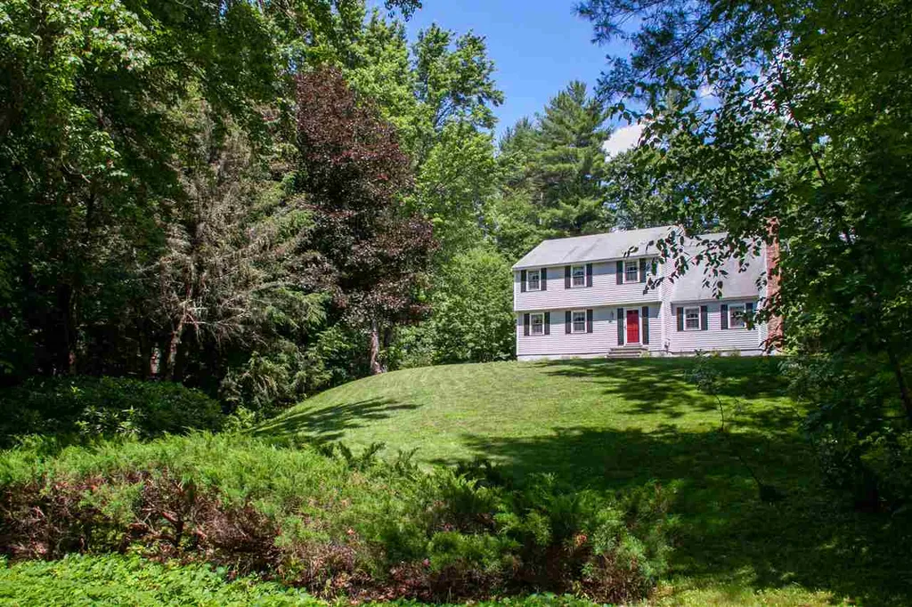 8 Georgetown Drive Amherst NH 03031