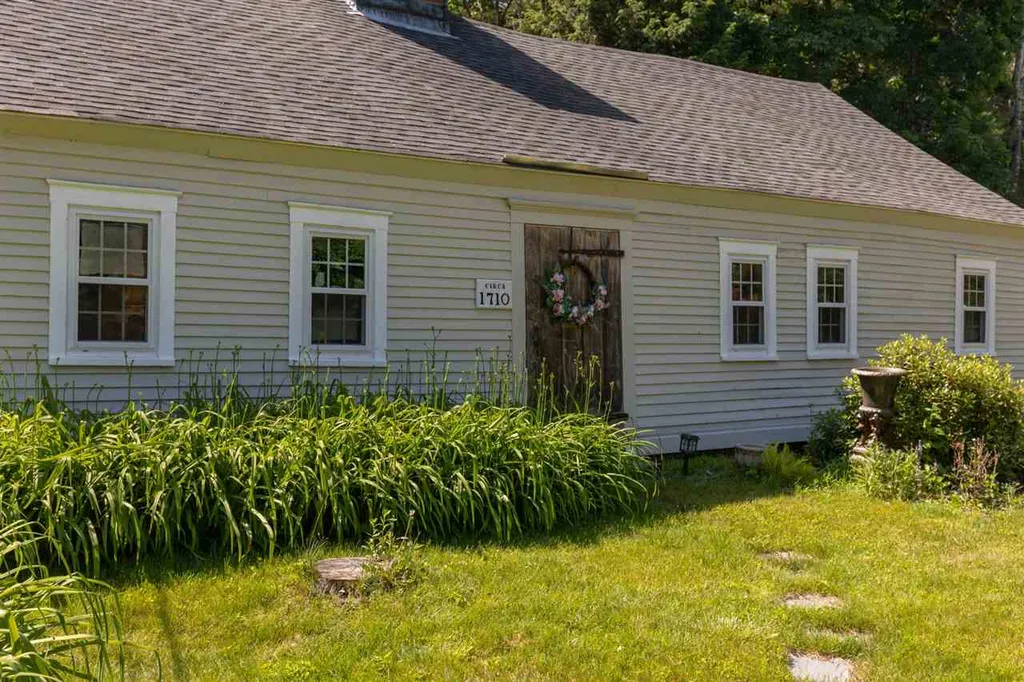 93 Packers Falls Road Durham NH 03824