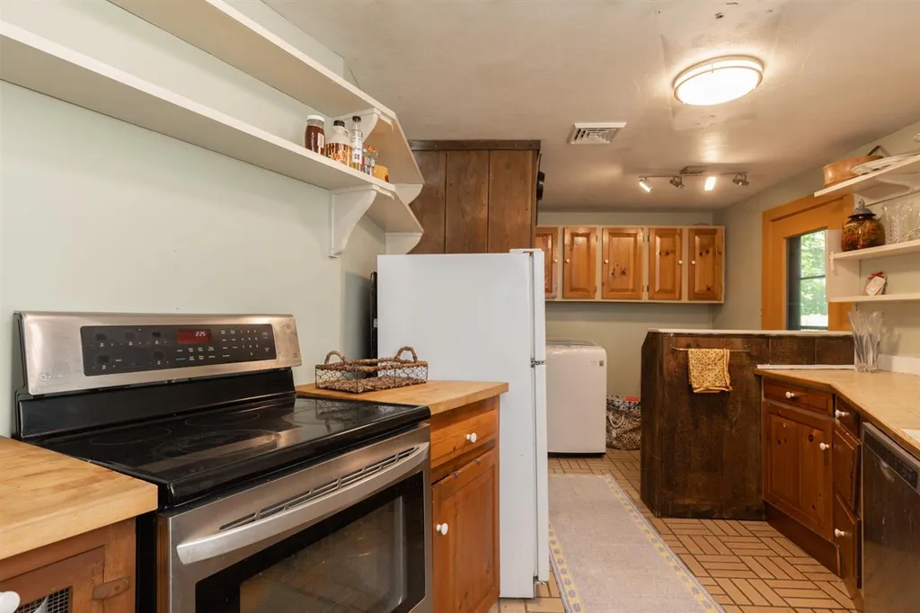 93 Packers Falls Road Durham NH 03824