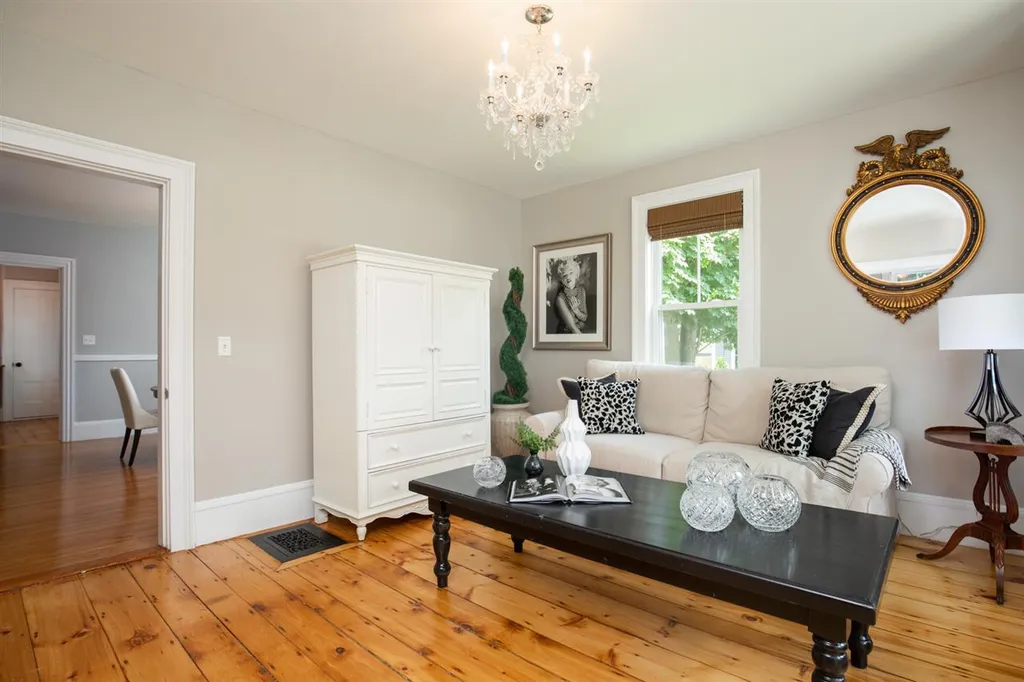 16 Central Avenue Kittery ME 03904