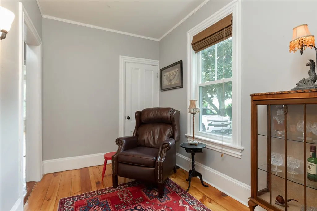 16 Central Avenue Kittery ME 03904