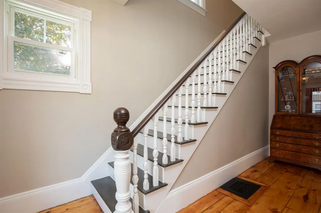 16 Central Avenue Kittery ME 03904