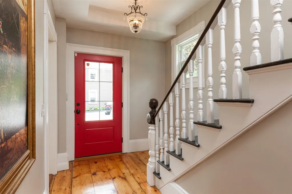 16 Central Avenue Kittery ME 03904
