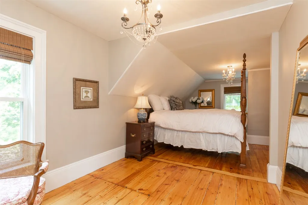 16 Central Avenue Kittery ME 03904