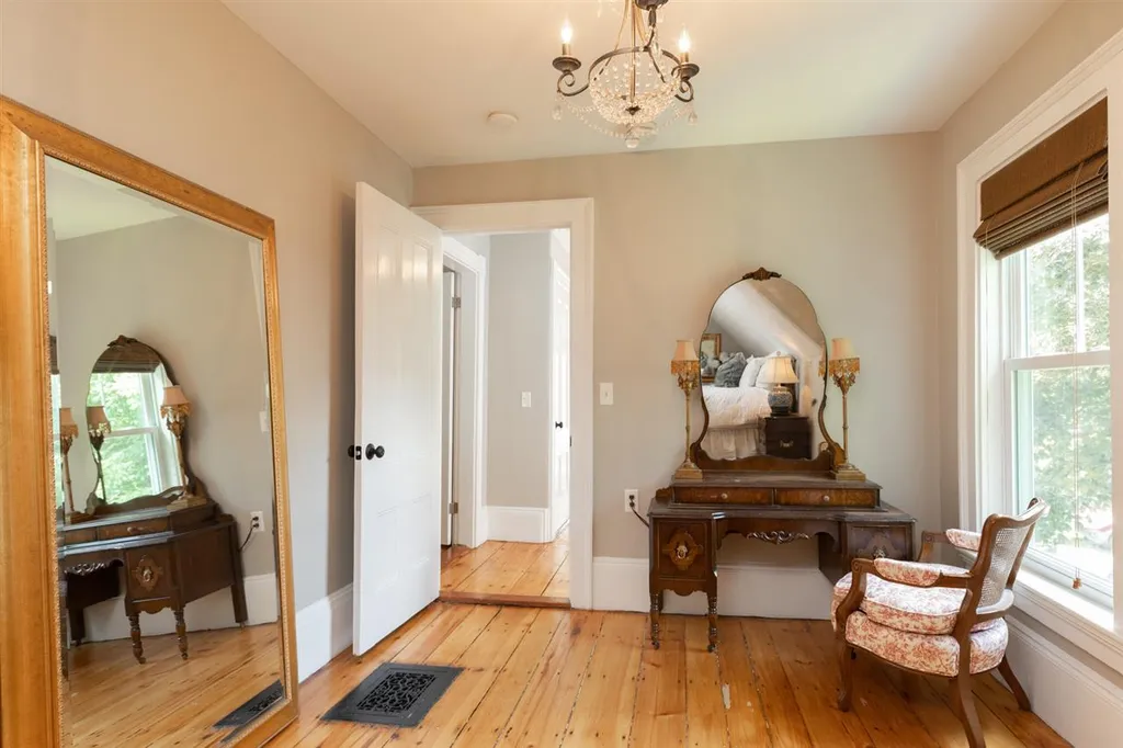 16 Central Avenue Kittery ME 03904
