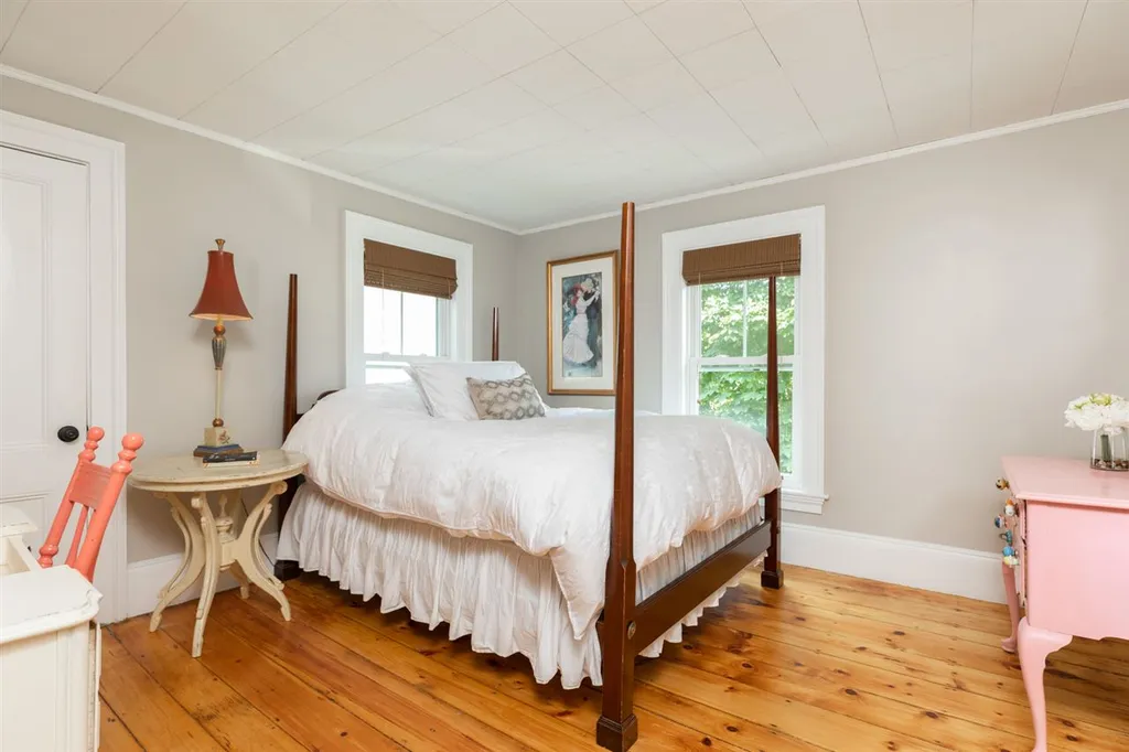 16 Central Avenue Kittery ME 03904