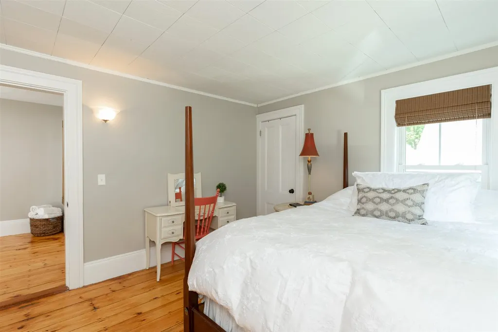 16 Central Avenue Kittery ME 03904