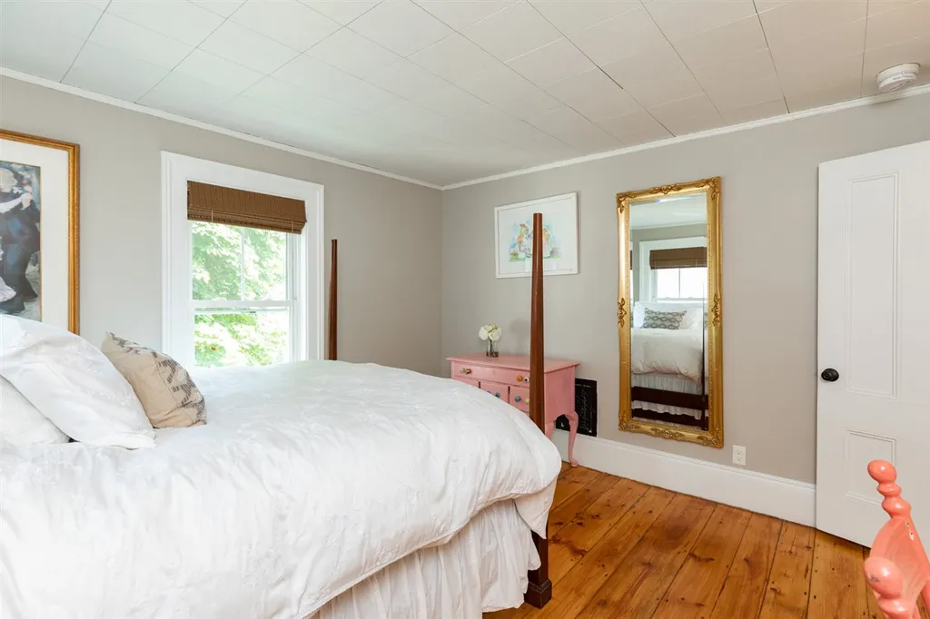 16 Central Avenue Kittery ME 03904