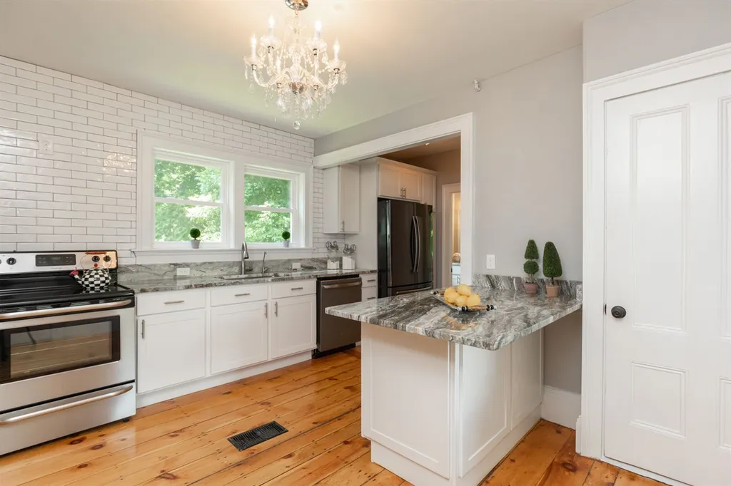 16 Central Avenue Kittery ME 03904