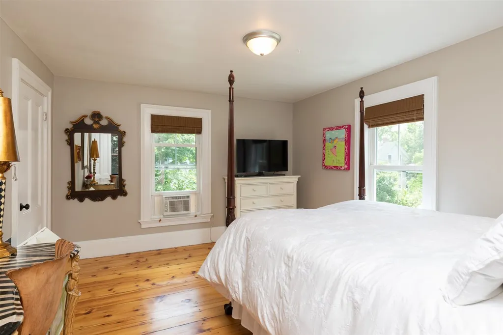 16 Central Avenue Kittery ME 03904