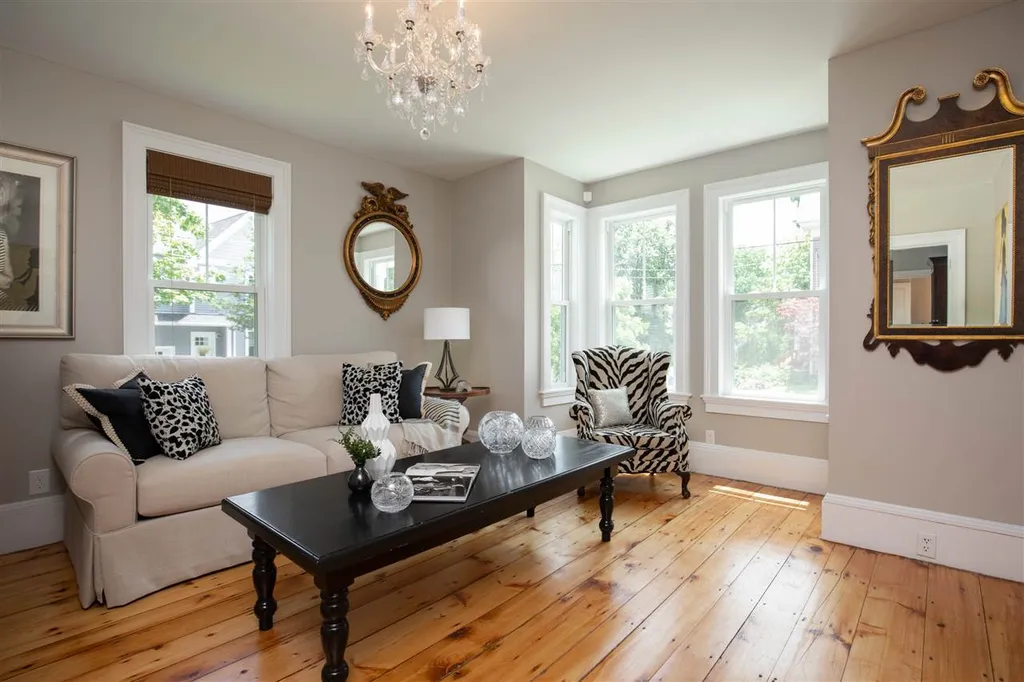 16 Central Avenue Kittery ME 03904
