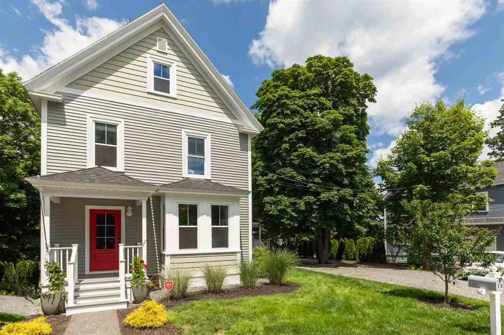 16 Central Avenue Kittery ME 03904