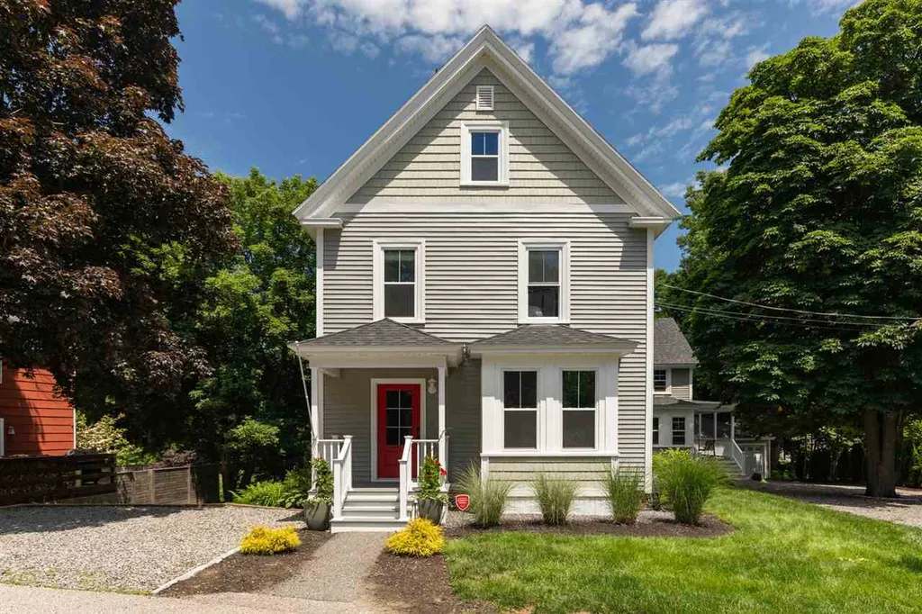 16 Central Avenue Kittery ME 03904