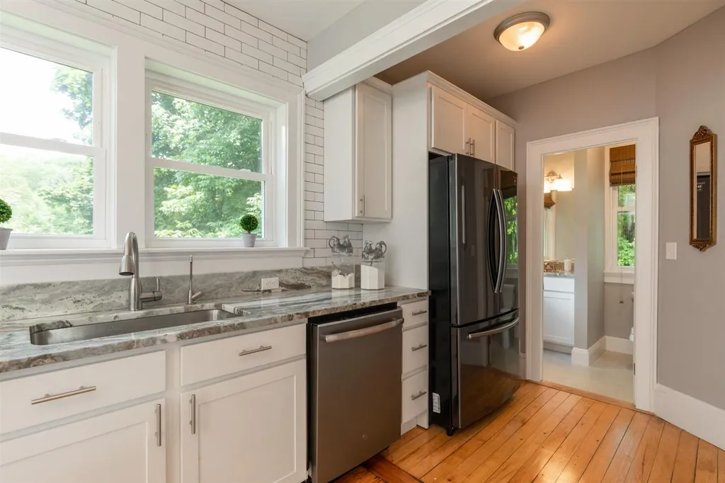 16 Central Avenue Kittery ME 03904