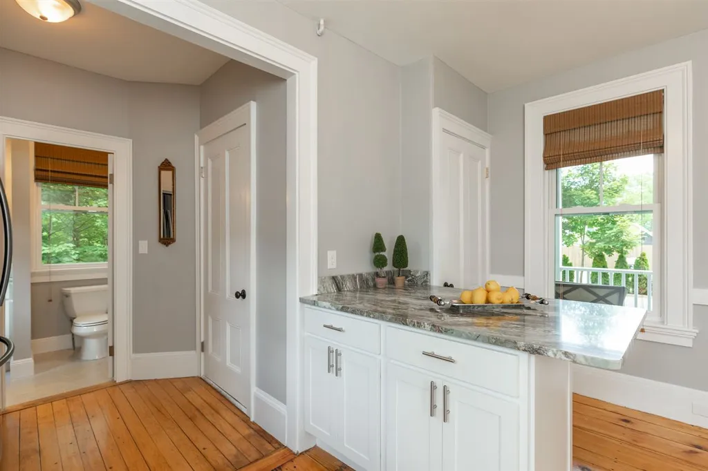 16 Central Avenue Kittery ME 03904