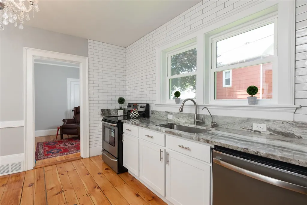 16 Central Avenue Kittery ME 03904