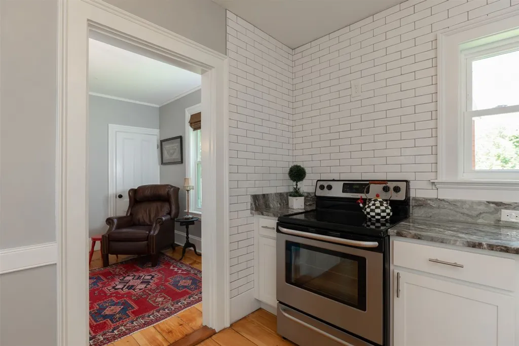 16 Central Avenue Kittery ME 03904