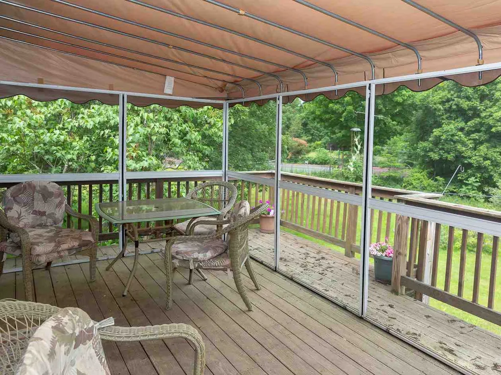 69 South Road Brentwood NH 03833
