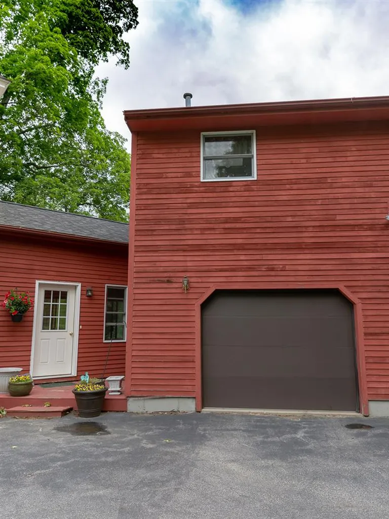 69 South Road Brentwood NH 03833
