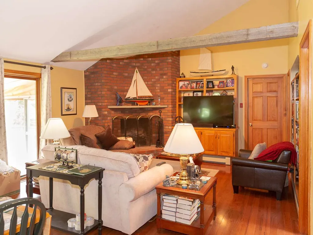 69 South Road Brentwood NH 03833