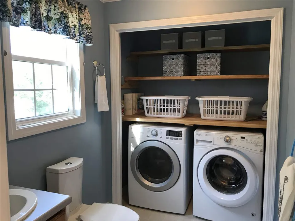 28 Peaslee Drive Pembroke NH 03275