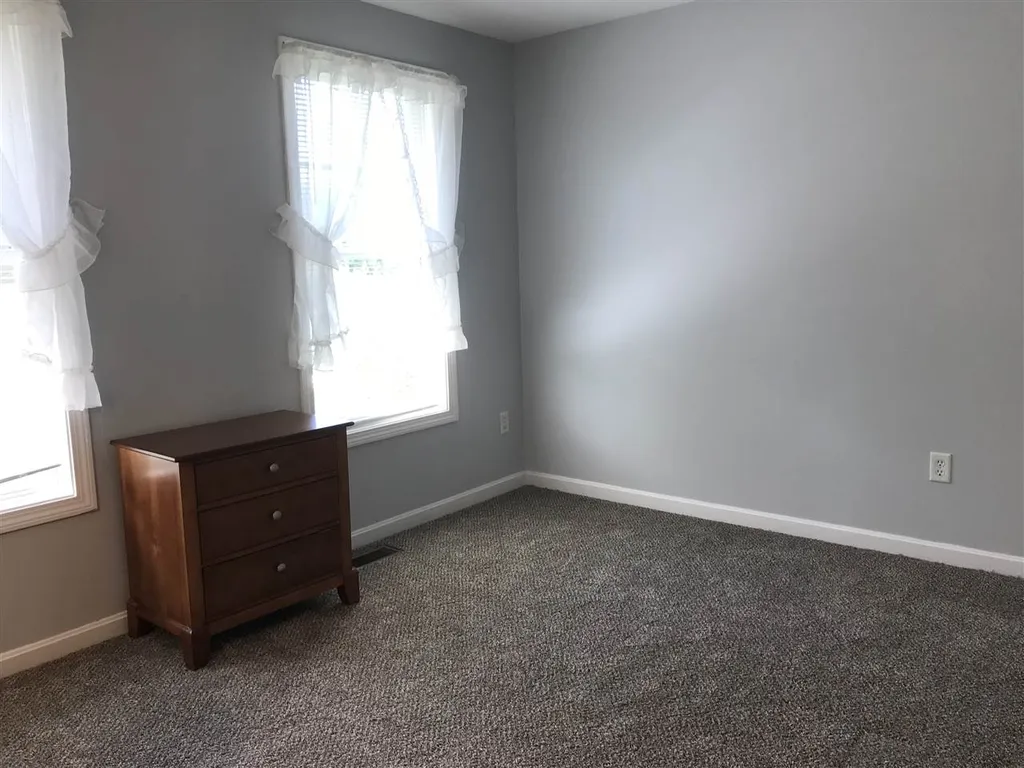 28 Peaslee Drive Pembroke NH 03275