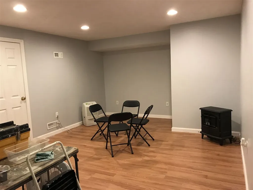 28 Peaslee Drive Pembroke NH 03275