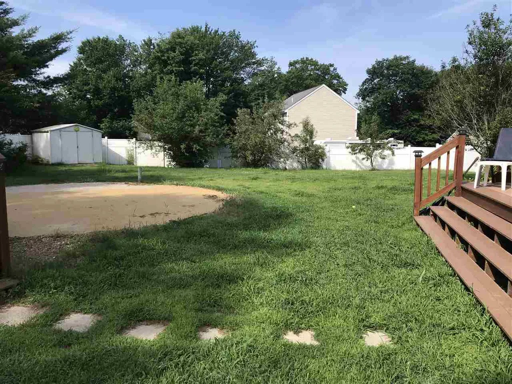 28 Peaslee Drive Pembroke NH 03275