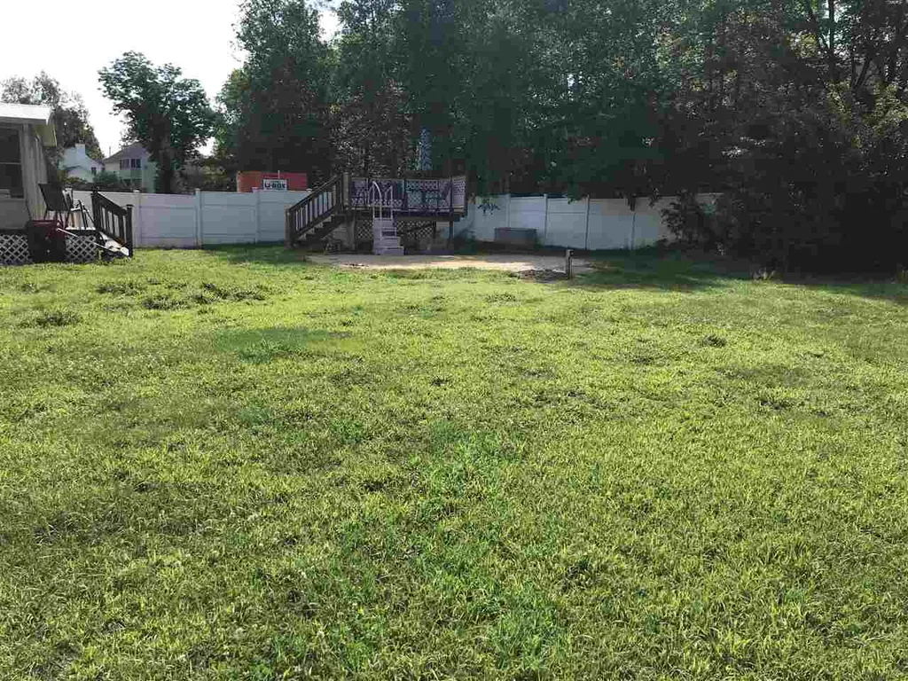 28 Peaslee Drive Pembroke NH 03275