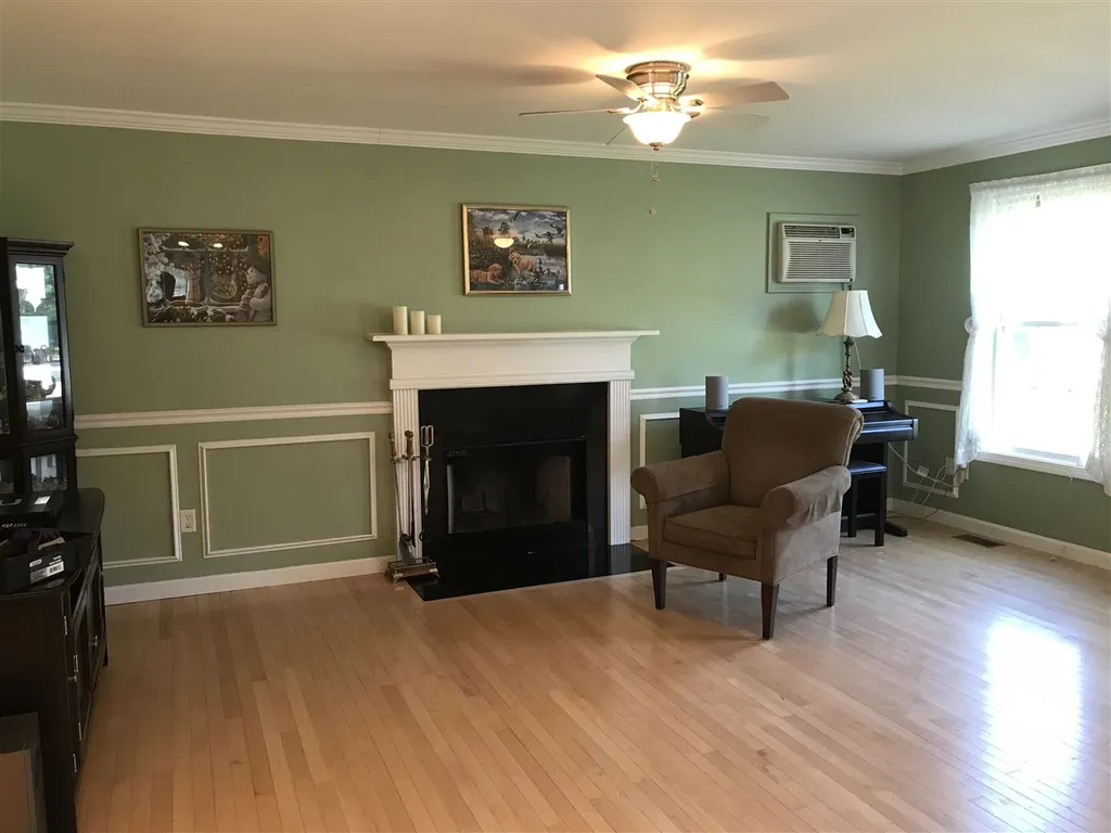 28 Peaslee Drive Pembroke NH 03275