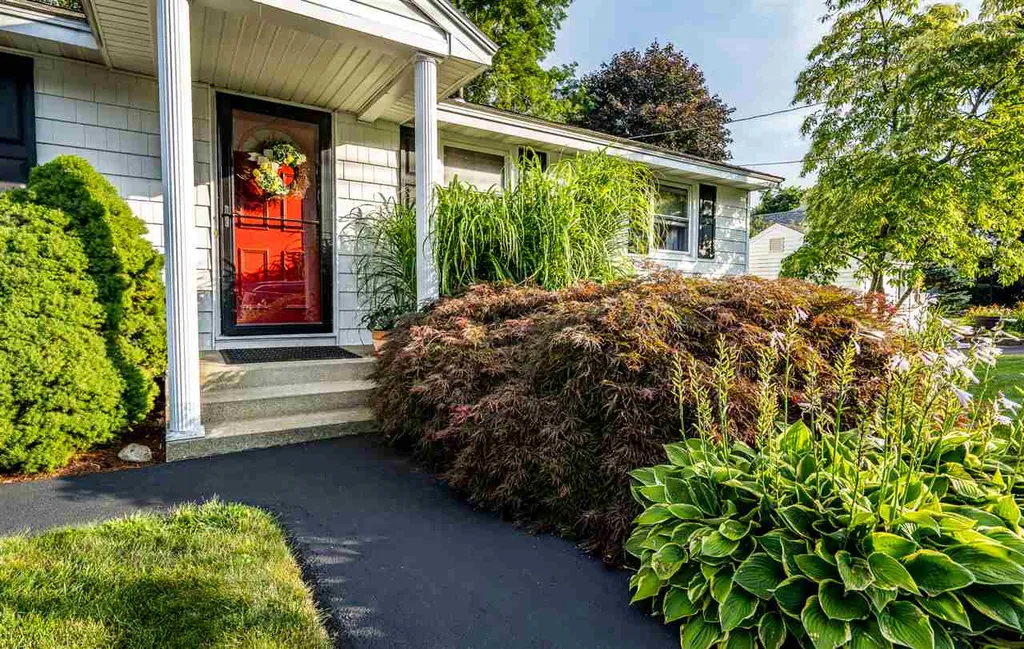 4 Carmine Road Nashua NH 03063