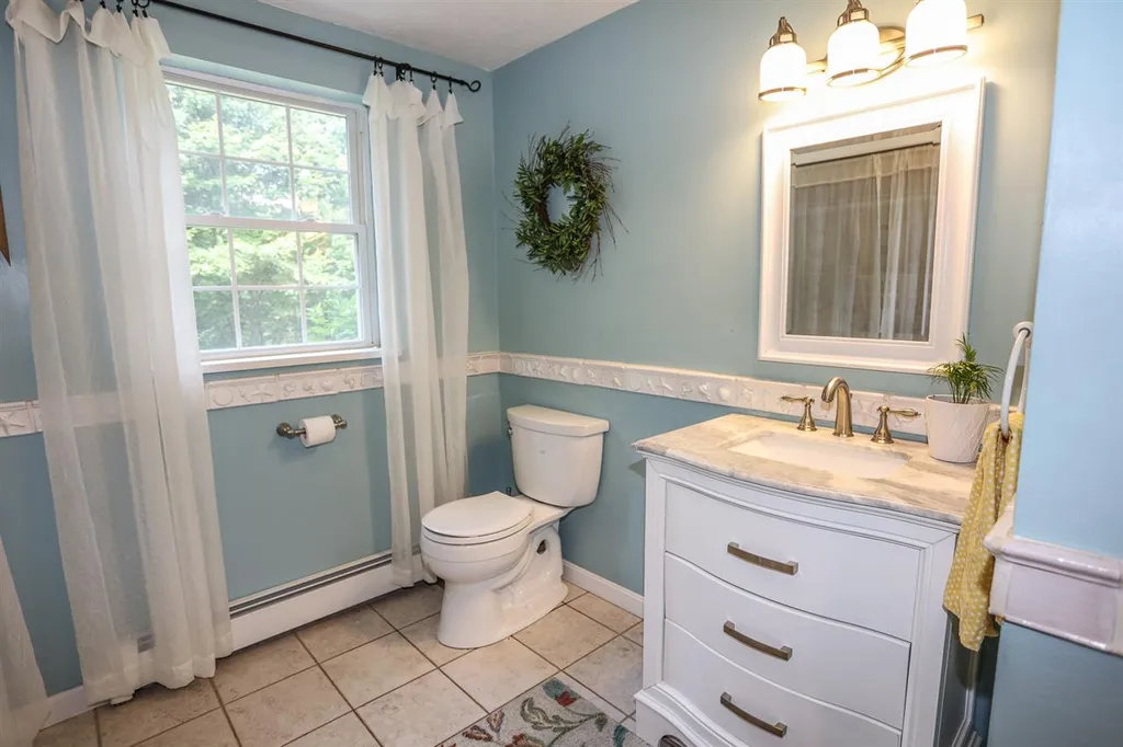 10 Cross Drive Brentwood NH 03833