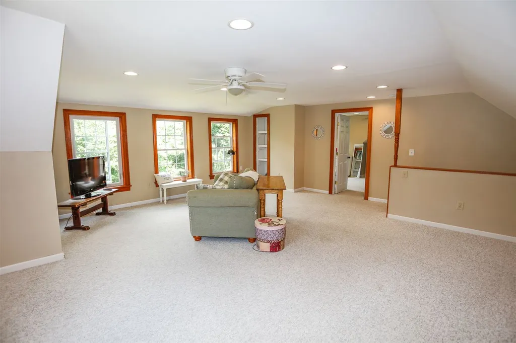 10 Cross Drive Brentwood NH 03833