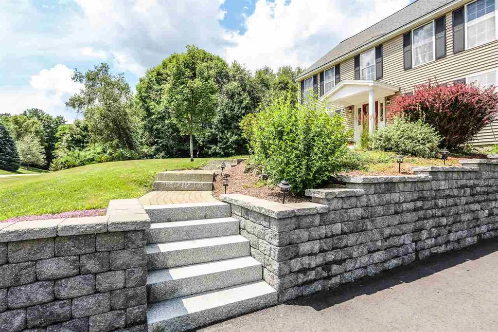10 Cross Drive Brentwood NH 03833