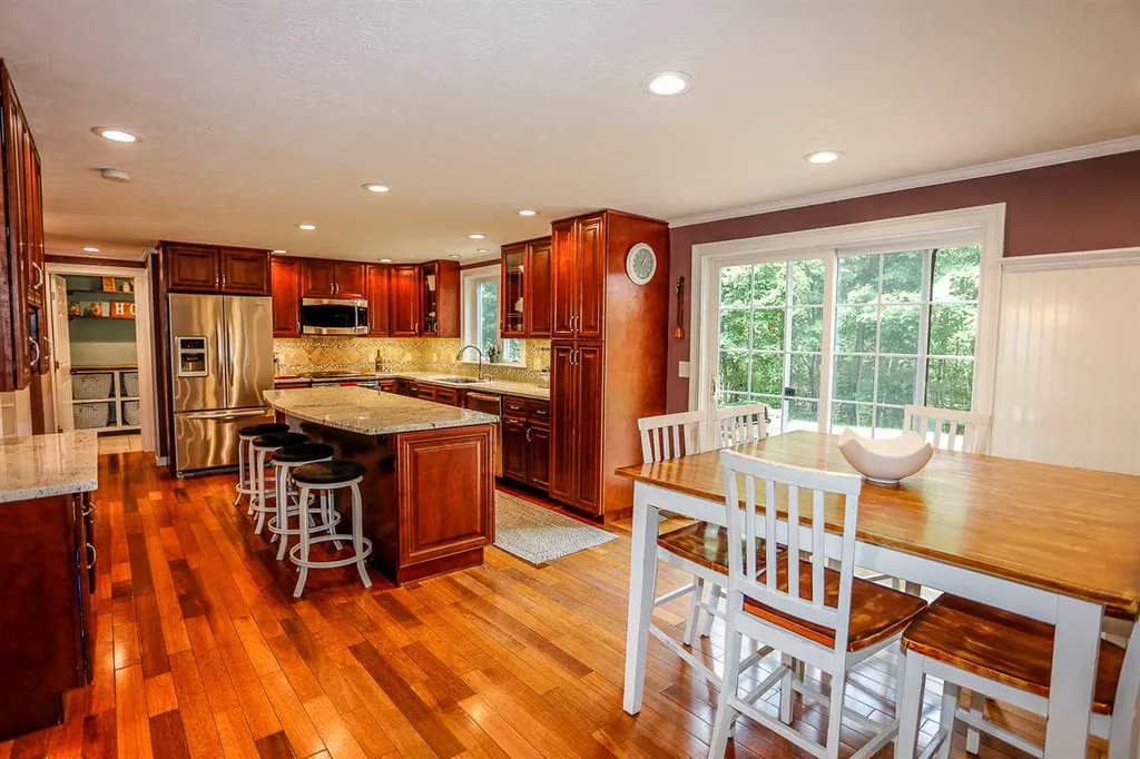 10 Cross Drive Brentwood NH 03833