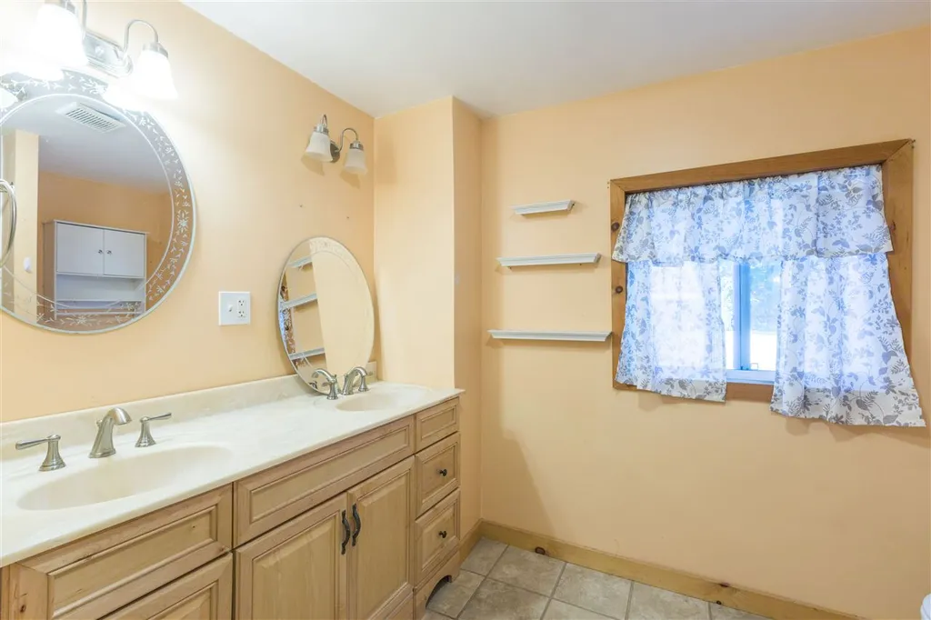 9 Lafayette Street Rochester NH 03867
