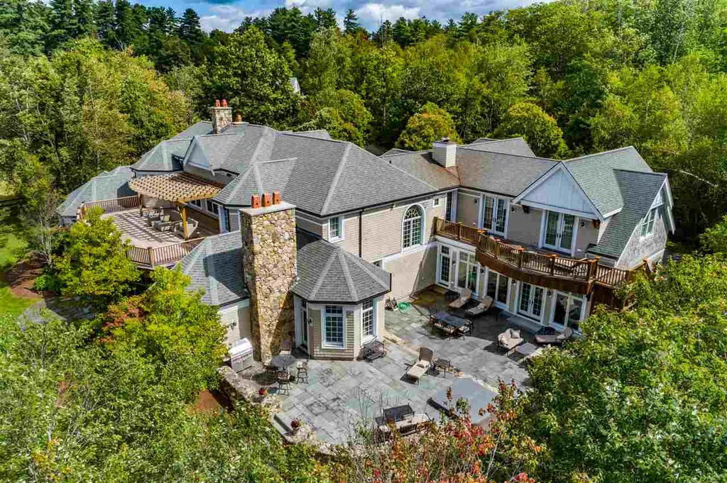 58 Bos'n Way Moultonborough NH 03254